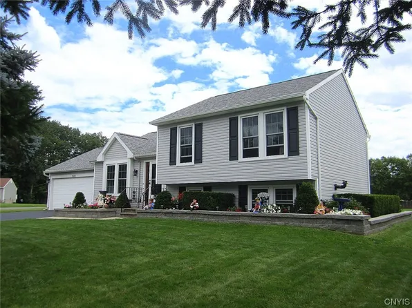 9512 Glengarriff Dr, Brewerton, NY 13029