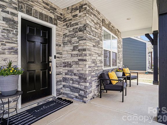 2nd image of 310 Hamptons Cove Rd