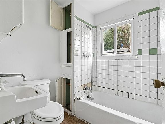 3rd image of 6060 Annunciation St