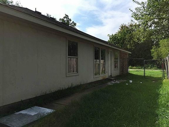 2nd image of 6526 Loma Vista St