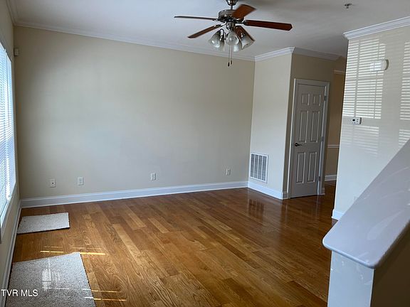5th image of 614 N Center St APT 2
