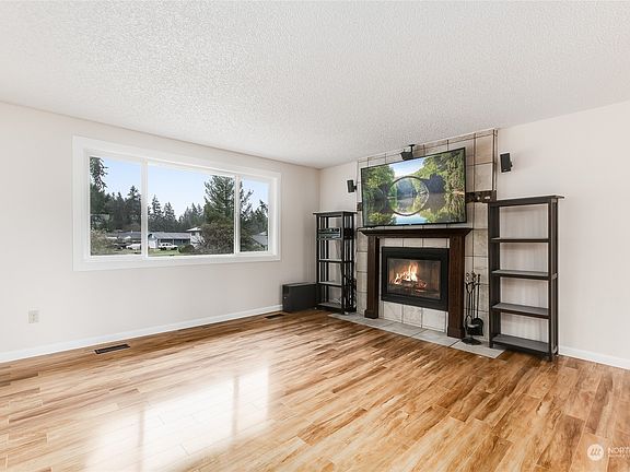 3rd image of 516 189th Street Court E