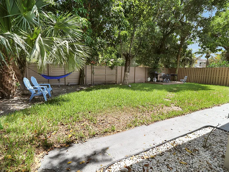 210 SW 11th St #1 — Photo 13