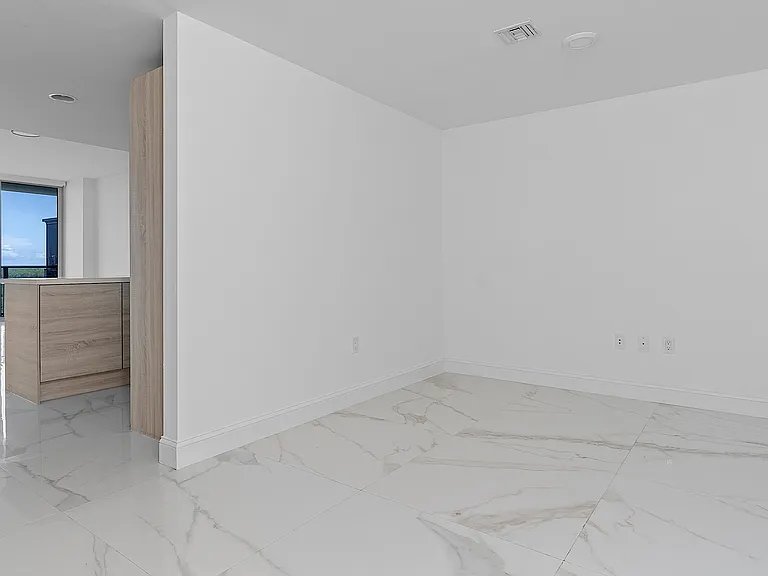 16385 Biscayne Blvd #717 — Photo 3