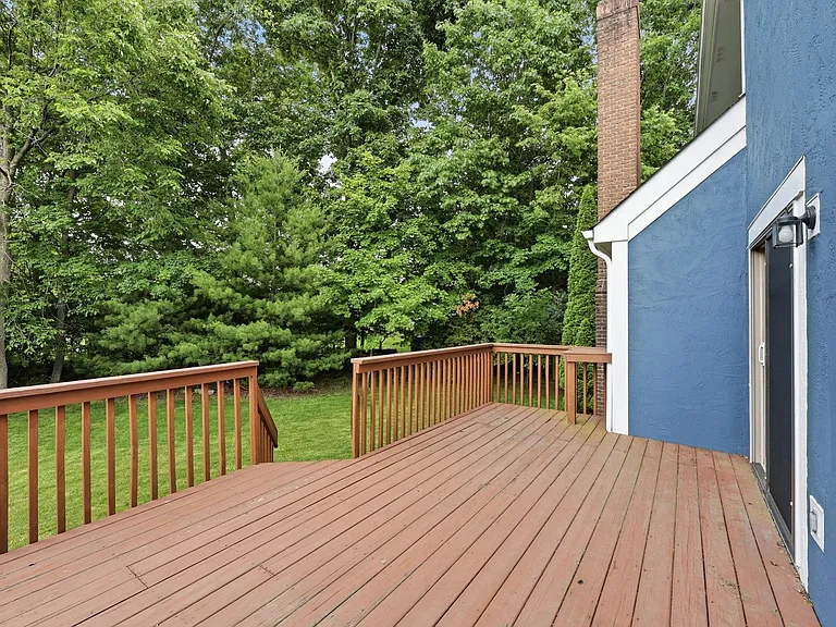 7666 Windwood Dr — Photo 36