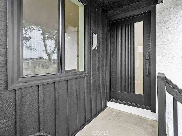 6091 Navajo Rd — Photo 2