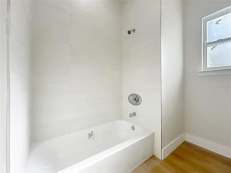 356 W 4th St — Photo 23