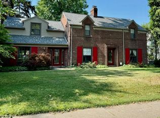 271 Moross Rd, Grosse Pointe Farms, MI 48236