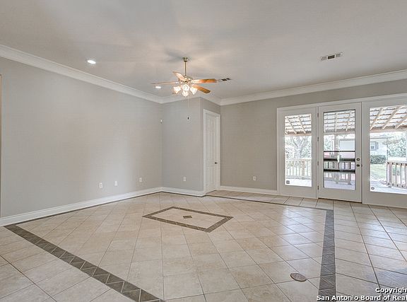 4th image of 1425 Country Hills Dr