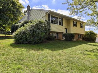 4 Country Ln, Coatesville, PA 19320