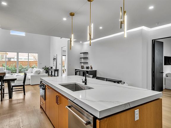 3rd image of 4721 Linnet Ln