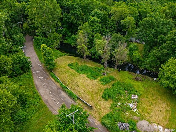 3rd image of 9731 Portage Trl