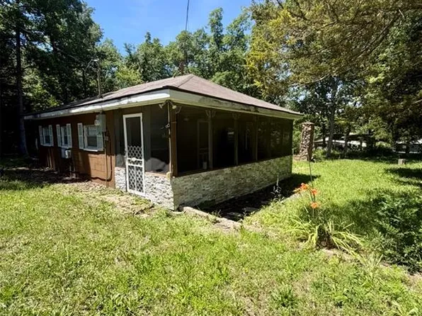 10036 Oak Dr, Bismarck, MO 63624