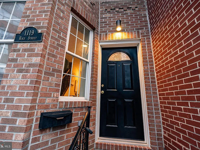 1119 Race St — Photo 1