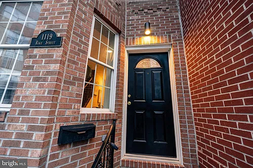 1119 Race St Photo 1