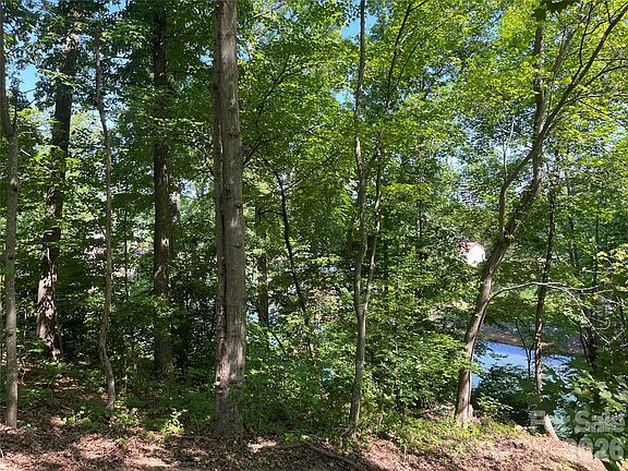 5th image of 120 Sawyer Ln
