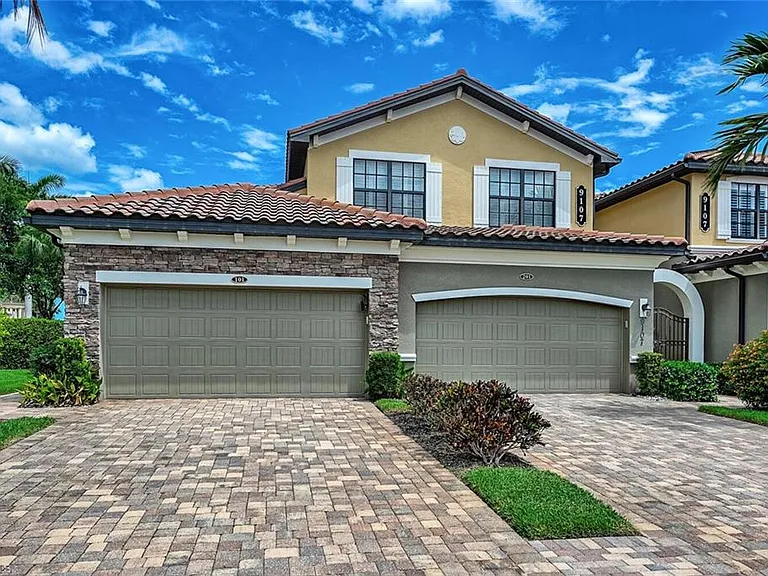9107 Napoli Ct #201 — Photo 4