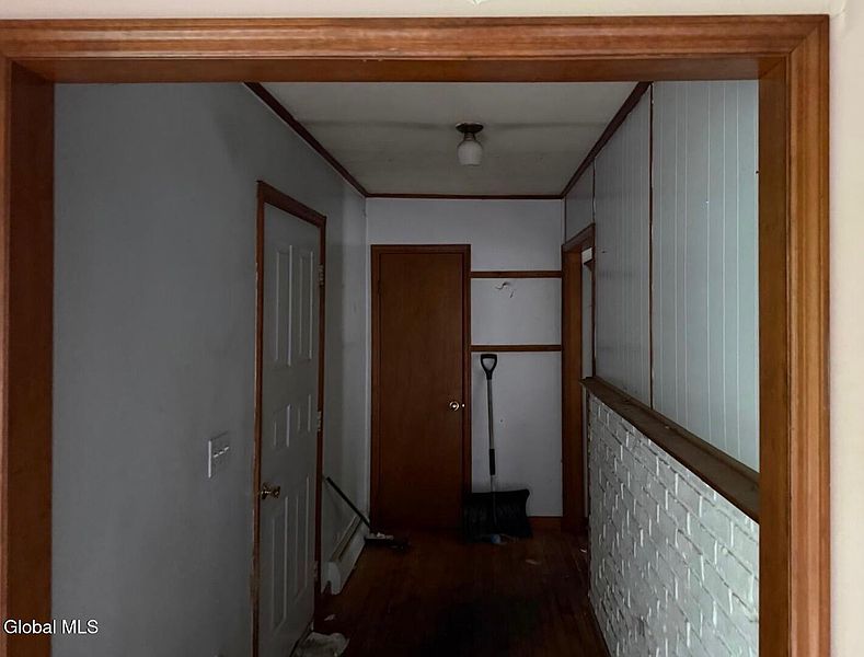 4th image of 109 Alderwood Park Road