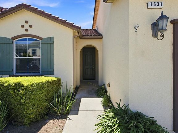 3rd image of 1631 Panorama Dr
