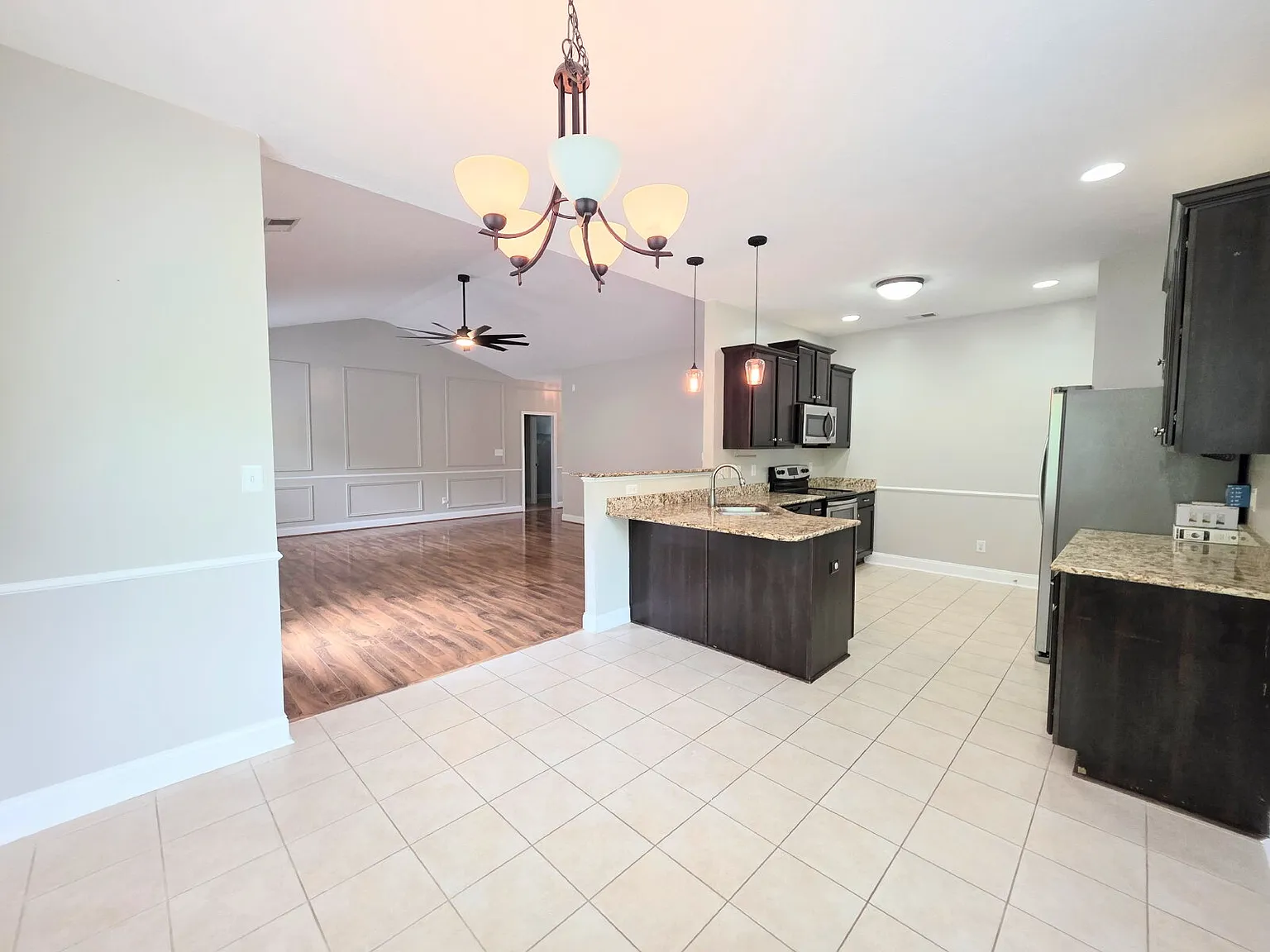 4 bed, 3.0 bath, 2218 sqft, $2,339 — Photo 4