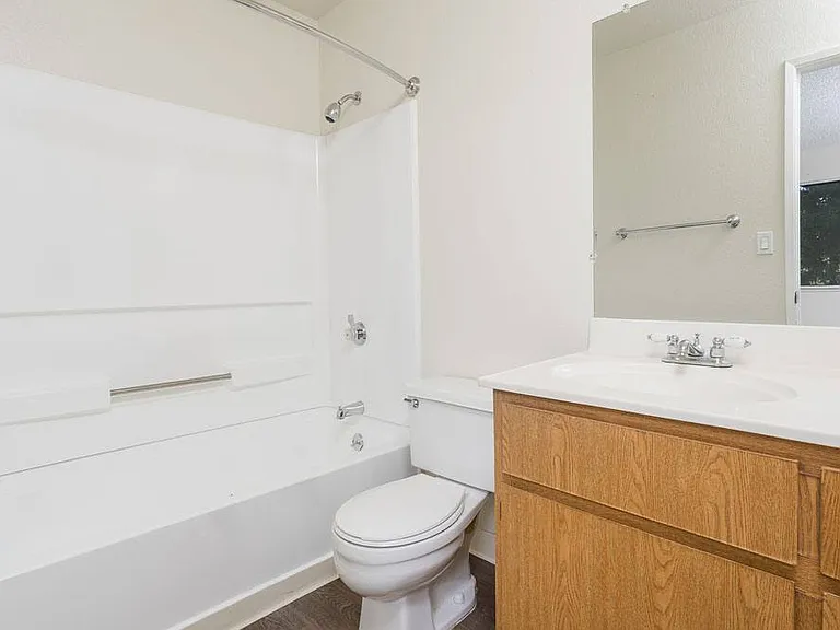 Mission Sierra Apartments — Photo 23