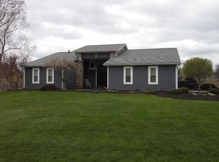 13498 Lakebrook Dr, Fenton, MI