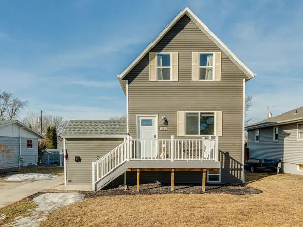 516 S 14th St, Bismarck, ND 58504