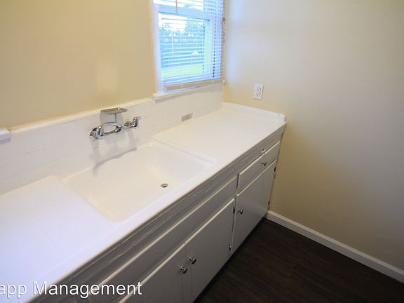 5th image of 5924 Melrose Ave APT 4