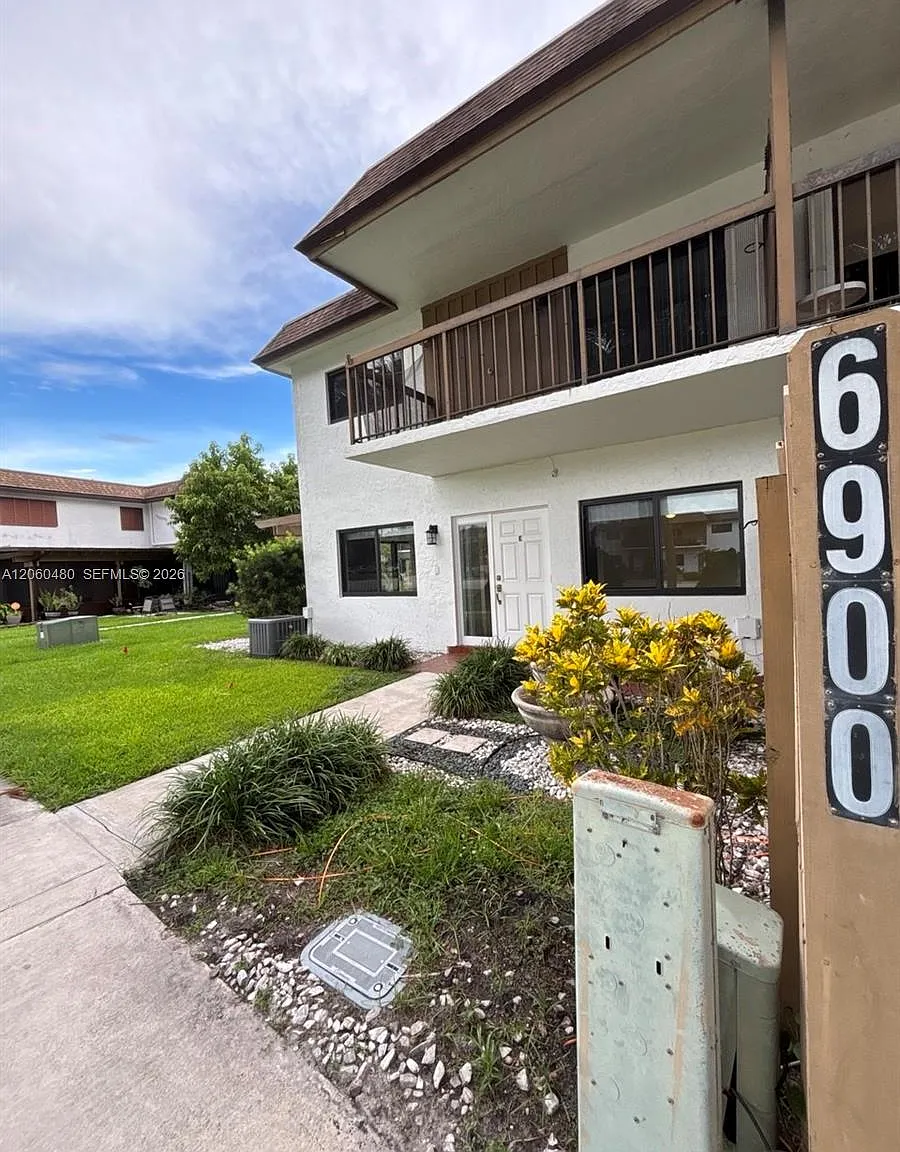 Woods Landing Condo Ph I — Photo 3