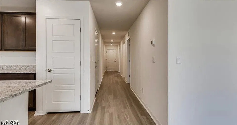 3 bed, 2.0 bath, 1415 sqft, $2,100 — Photo 2