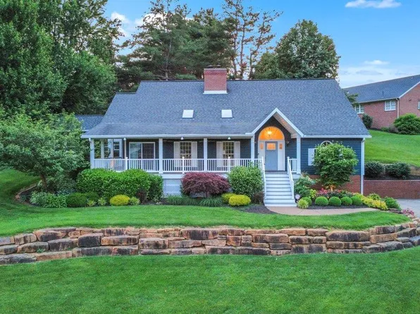 7266 Lakevale Dr, Newburgh, IN 47630