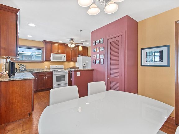 5th image of 828 McKinley Ave