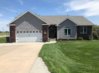 1724 N Walnut St, Wahoo, NE 68066