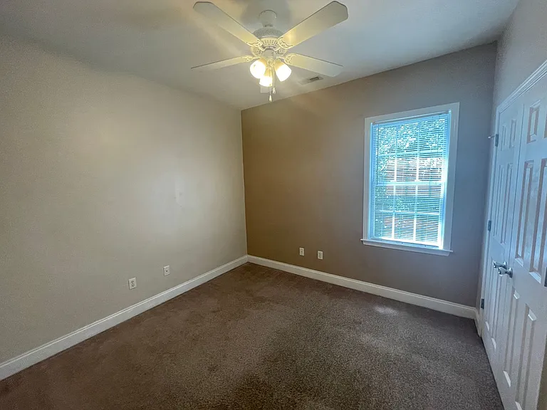 375 Lullwater Dr — Photo 16