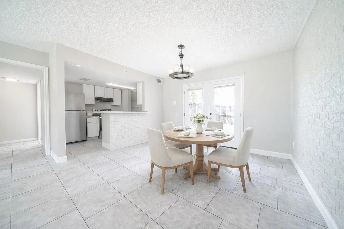 Building Photo - 8100 Leonora St #5