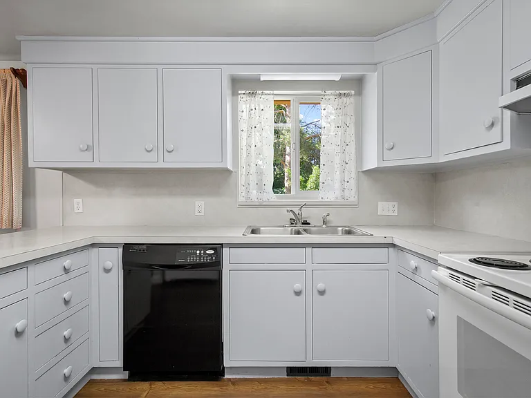 680 Borah Ave — Photo 16