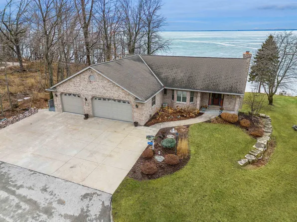 N6311 Fairy Springs Rd, Hilbert, WI 54129