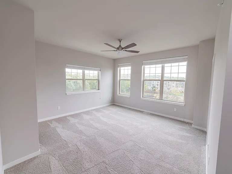 Mammoth Springs Apartments & Townhomes — Photo 10