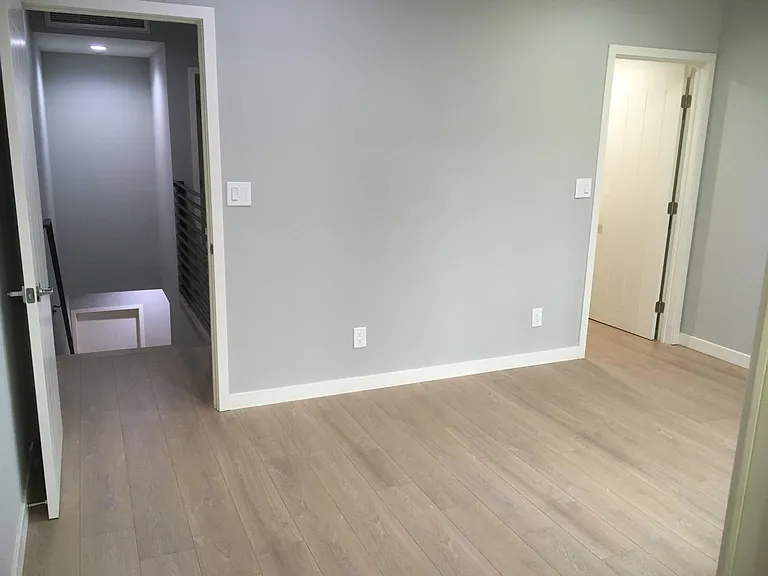 648 N Serrano Ave #1/2 — Photo 15