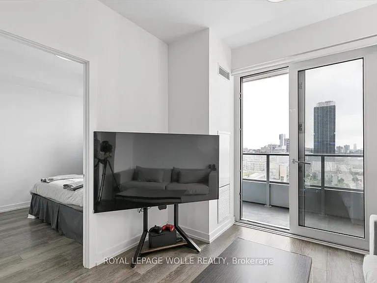 15 Wellington St S #1204 — Photo 14