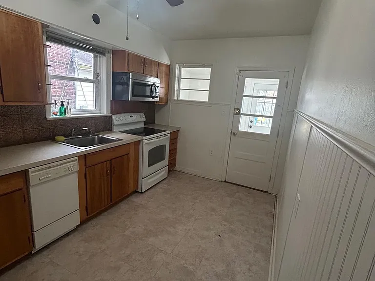 30 Amboy Ave — Photo 7