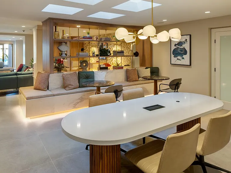 Leasing lobby