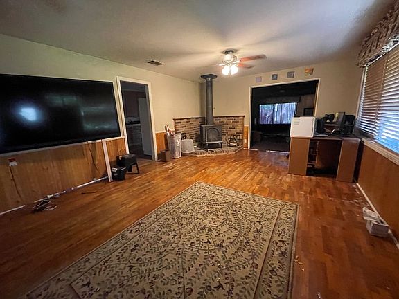 3rd image of 105 Hillside Dr