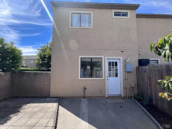 3rd image of 460 Vista Del Mar