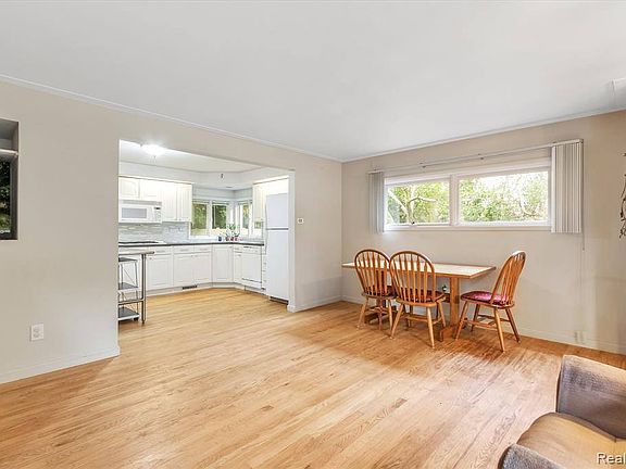 5th image of 2650 Mandale Ln
