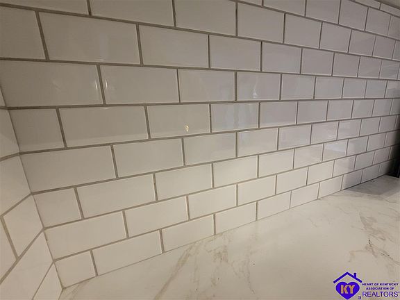 5th image of 582 Oak Dr