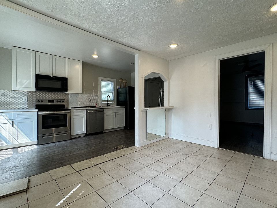 2nd image of 725 25th Ave N