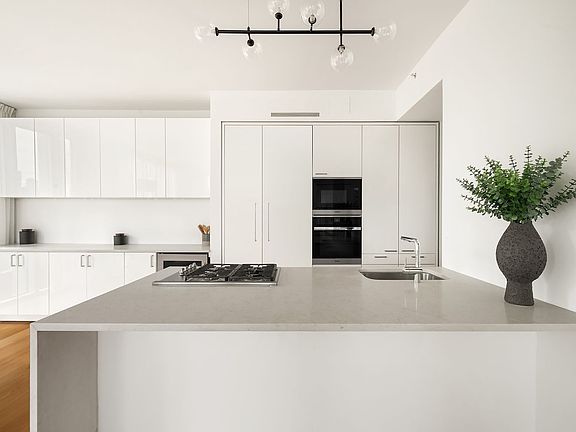 4th image of 301 E 61st St #17A