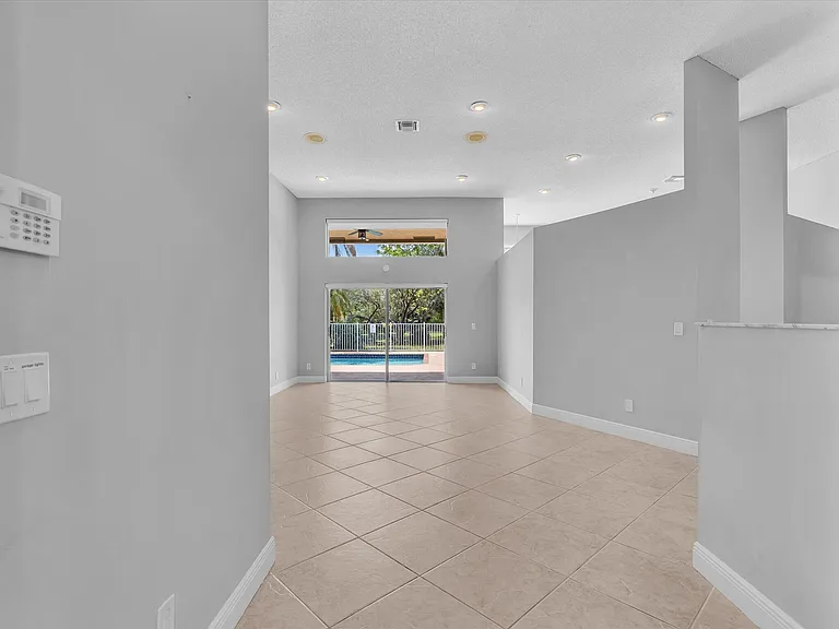 10434 NW 6th Ct — Photo 4