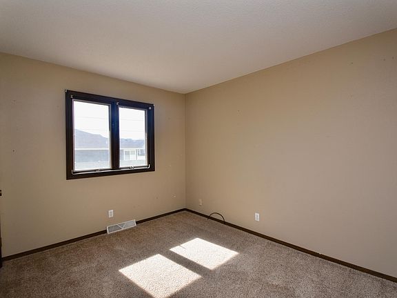 5th image of 47521 W Willow St
